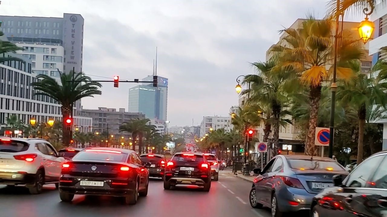 RABAT شوف أجواء رمضانية ومنظر رباني جنة فوق الأرض بأروع منطقة بشوارع ومحج رياض Ramadan à Mahaj Riad