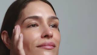 How to use Augustinus Bader The Ultimate Soothing Cream | Cosmetify