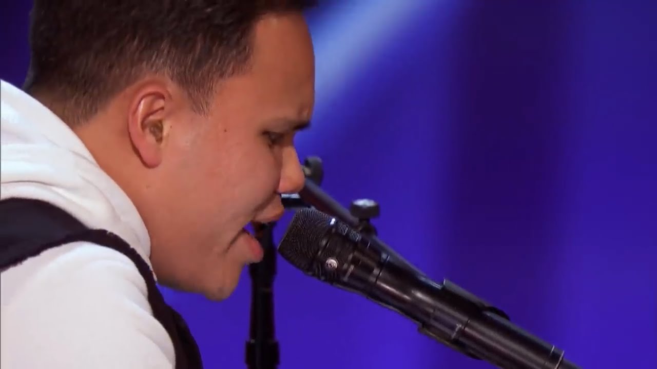 *BLIND MAN* sings beautifully at America’s got talent! - YouTube