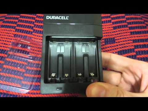 Видео: Как използвате акумулаторно зарядно устройство Duracell?