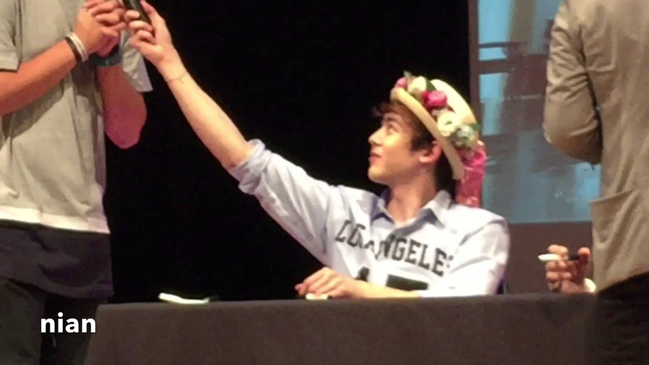 20150623 2PM fan sign-nichkhun&junho