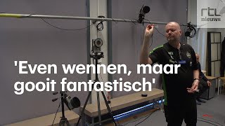 Topdarters testen 'superdartpijl' van TU Delft