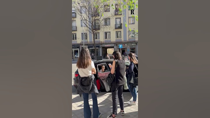 In Spagna e in Portogallo, durante il blackout, tutti ascoltano le radio a batterie
