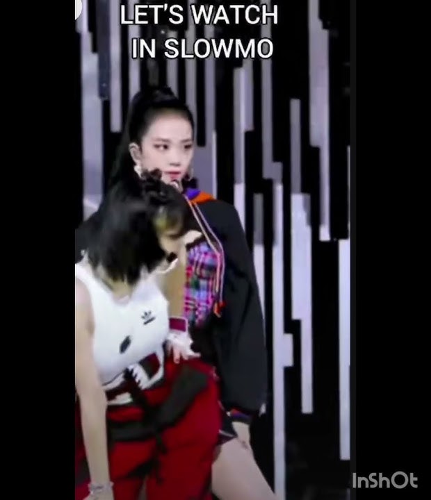 I found something in this Fancam 😵💫💀🙄