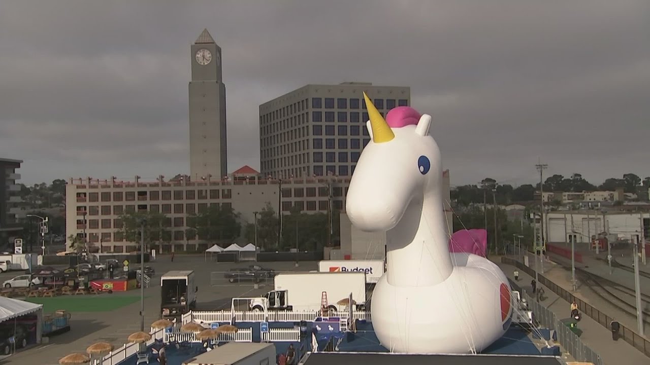 breaking free Comic-Con fans celebrate its 50th anniversary