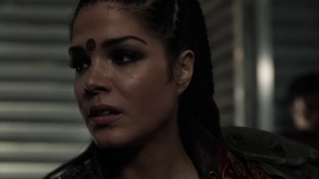 Kotiba va chiroyli yosh xojayin bilan ofis pornosi Solonitsevskoe porno video