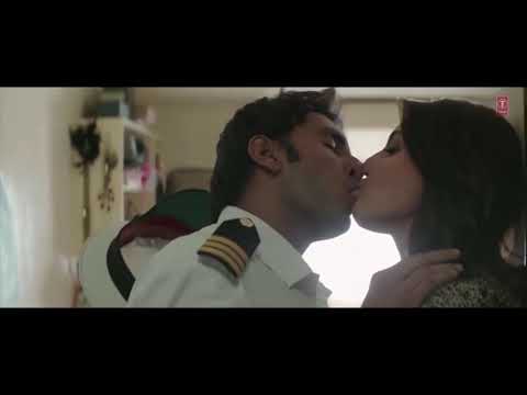 Anushka Sharma And Ranveer Singh Hot Kissing Scene #anushka #anushkahotkiss #romantickiss