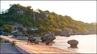 sore hari di pantai nan teduh