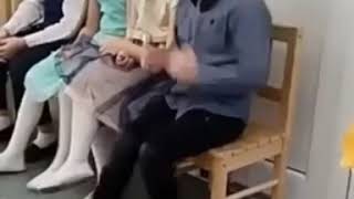 Танец на стуле