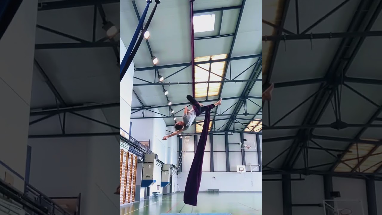 Tissu aérien - Croissant puis chute