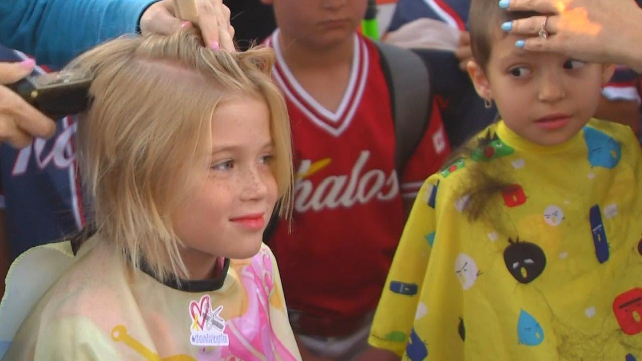 Friends Shave Their Heads With 7 Year Old Battling Cancer Youtube