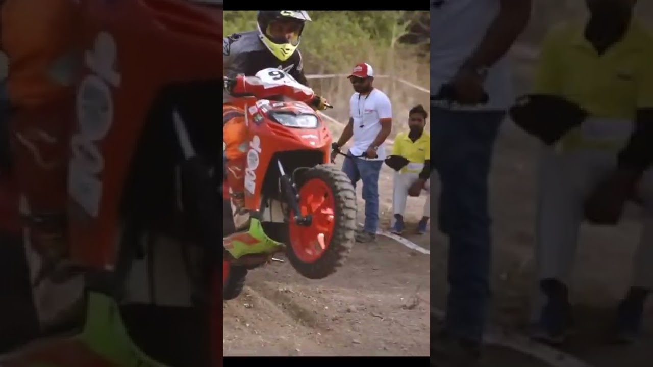 APRILIA SR 150 ON RACE TRACK SuperScooter