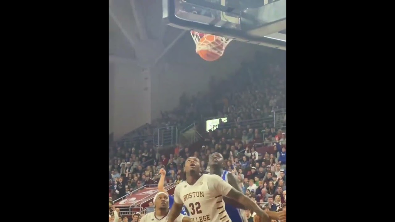 The crowd 🔥🔥Duke fans had that building jumping and BC fans didn’t like it.