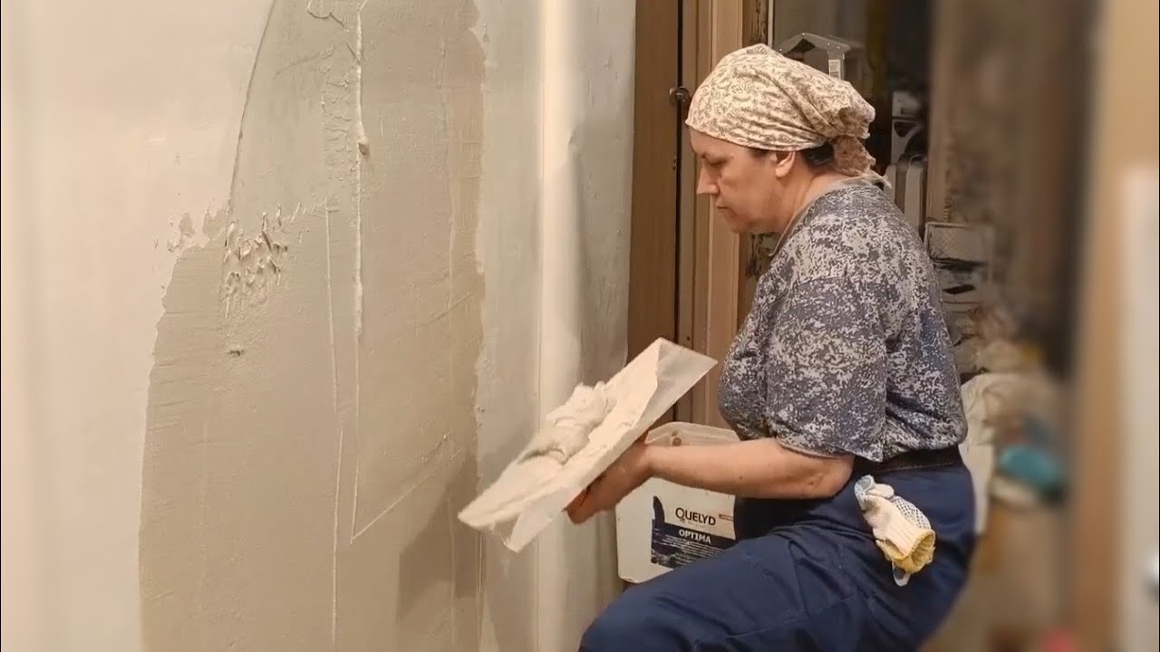 Как подклеить обои если треснула стена - YouTube