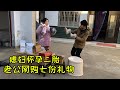 媳妇怀孕二胎，老公网购7份礼物，看着真实用，媳妇打开后很感动 | Wife is pregnant, husband buys 7 gifts online