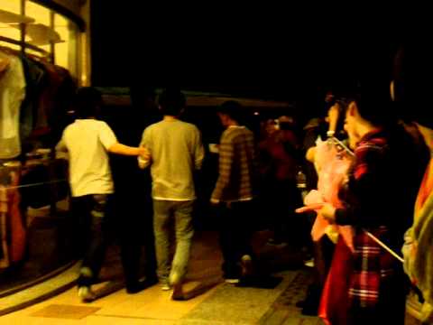 2011.03.13 下一個我 台南場結束 護送亞綸上褓母車