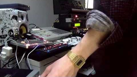 Deep House Hardware Live Jam Set On The MPC 2000 (Dr. Shemp)