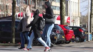 Mensen waaien weg door storm in Leeuwarden