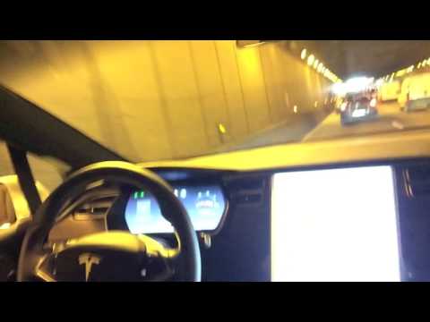 Tesla Model X : test de l'Autopilot sur le périphérique parisien