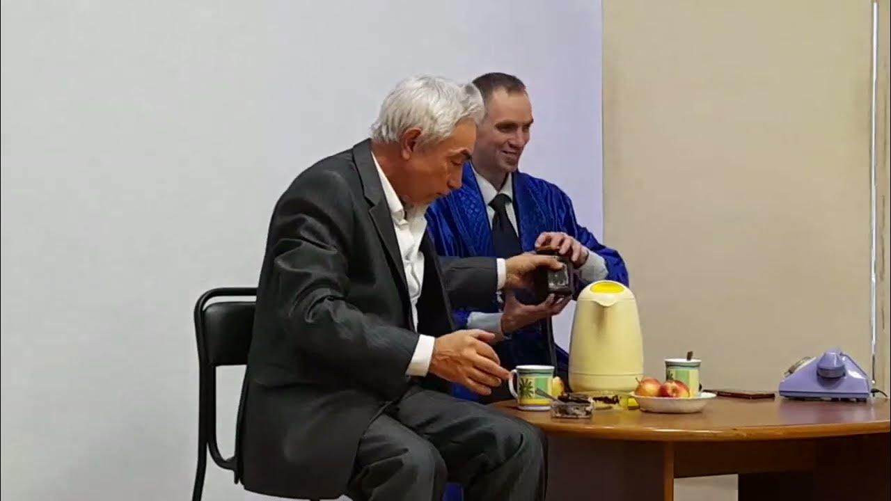 Добрый зритель в девятом. Добрый зритель в девятом ряду.