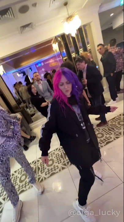 Балапан сик сияқты үлкен клитормен трахает