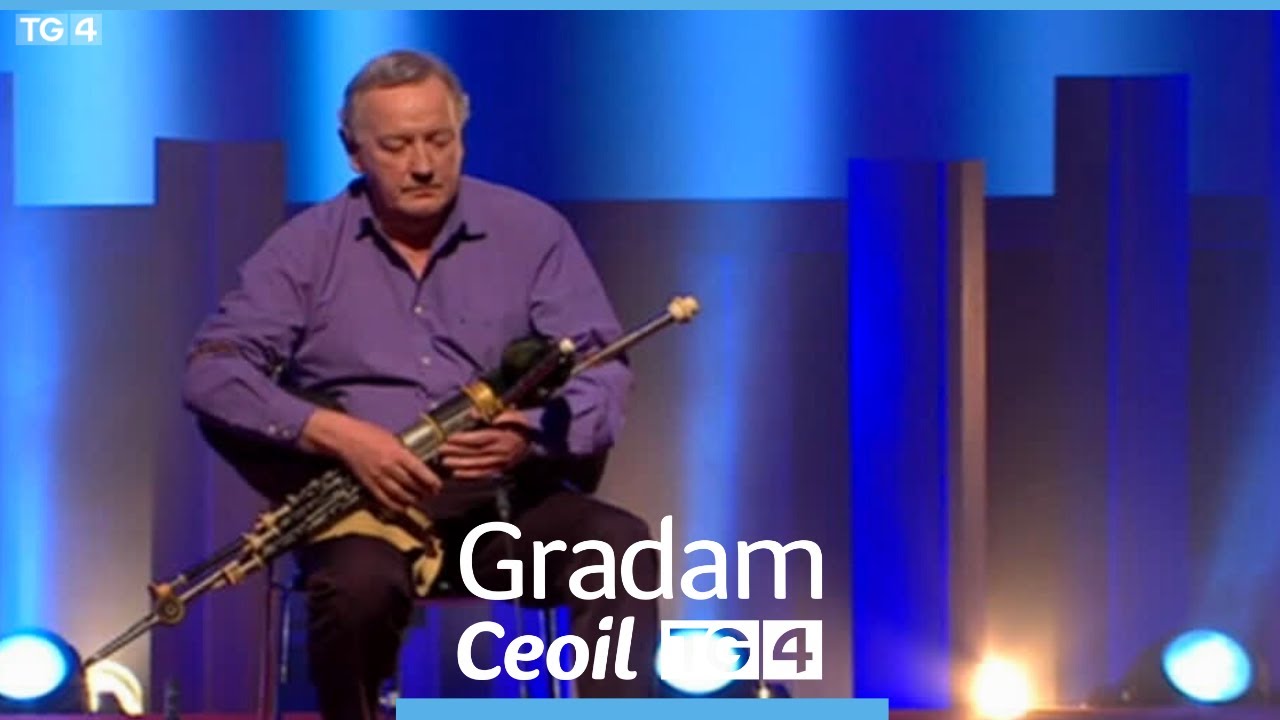 Liam O'Flynn - Irish uilleann piper | TG4 Irish Music Awards 2010 | Gradam Ceoil TG4