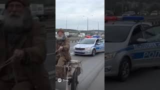 Аптечка, огнетушитель, техпаспорт имеется? Да пошел, ты