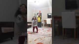 Duvarda Elek Mi Olur El Kızı Melek Mi Olur? Resimi