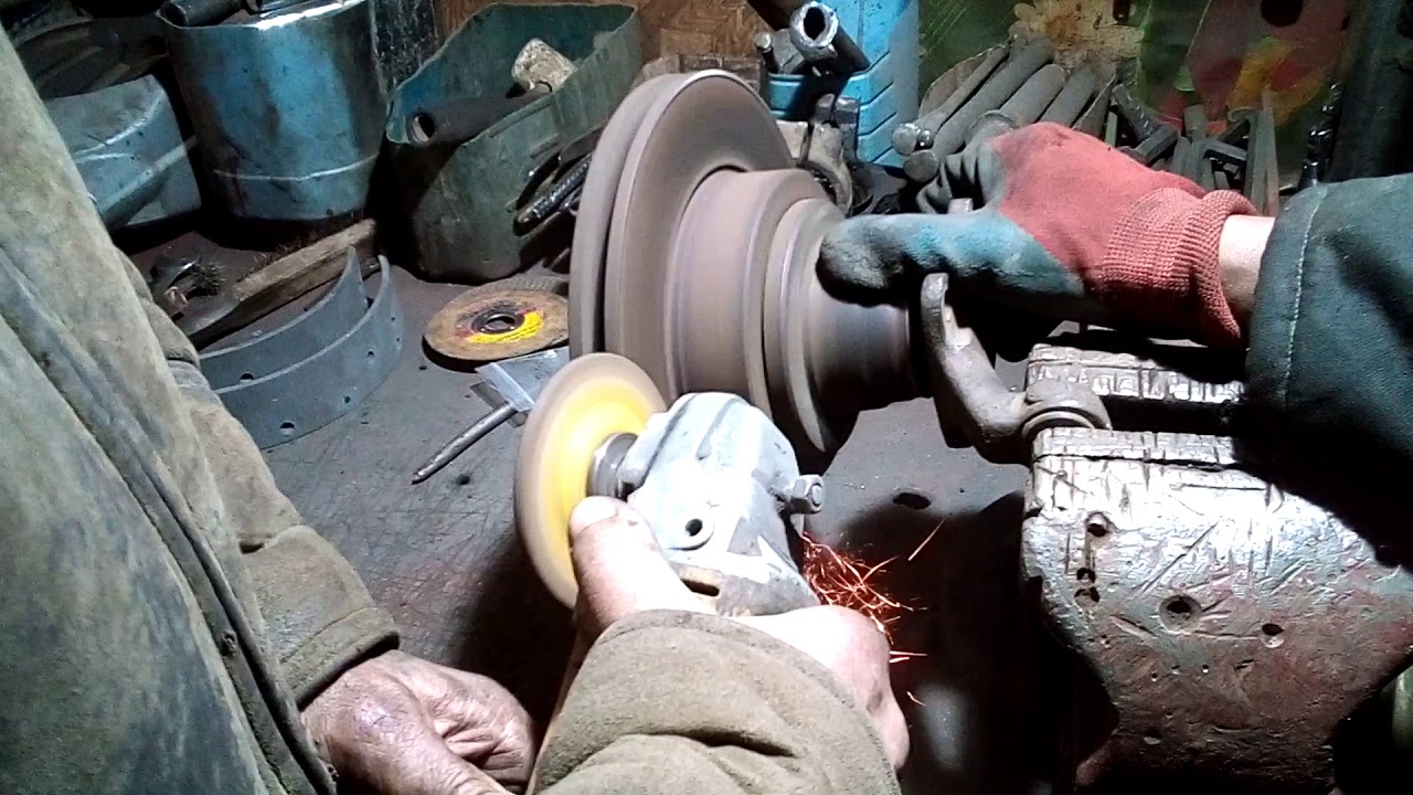 Новые колодки дымят