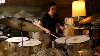 One Minute Drum Solo: Testing a Vintage Ludwig Vistalite Acrylic Drum Kit (3/5)