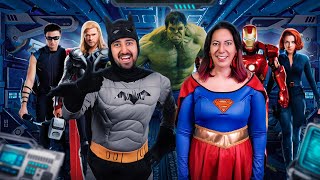 Invadimos a Estação da Marvel vestidos de Batman e SuperGirl | Gabriel e Shirley 2.0