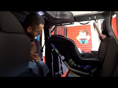 Video: Adakah britax boulevard muat di dalam kereta saya?