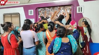 Mumbai local train Thane station me roj hota hai crowd itna aur roj hota hai ladies logo me jhagda