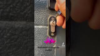 Extraemos un trozo de palillo en bombín #cerrajeros #cerrajerolleida #cerrajería #cerrajerialleida