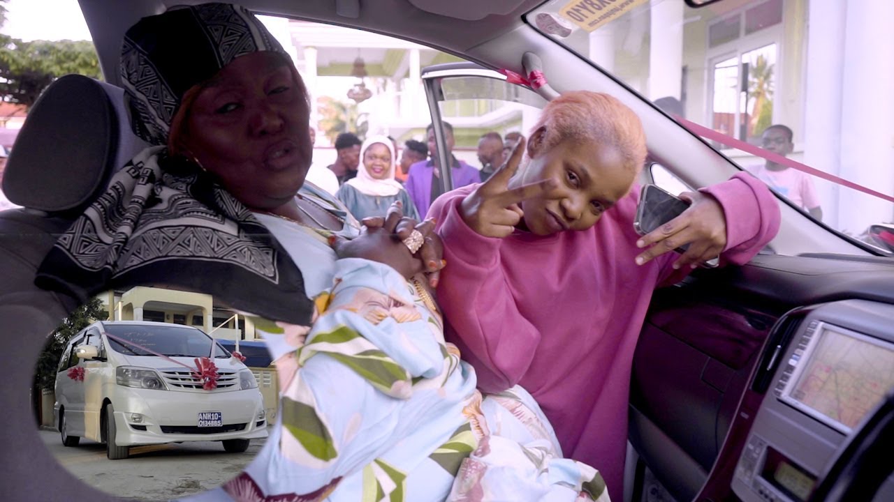 ZUCHU AKIMZAWADIA GARI MPYA MAMA YAKE KHADIJA KOPA