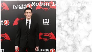 Robin Lord Taylor - MiniBio (English)