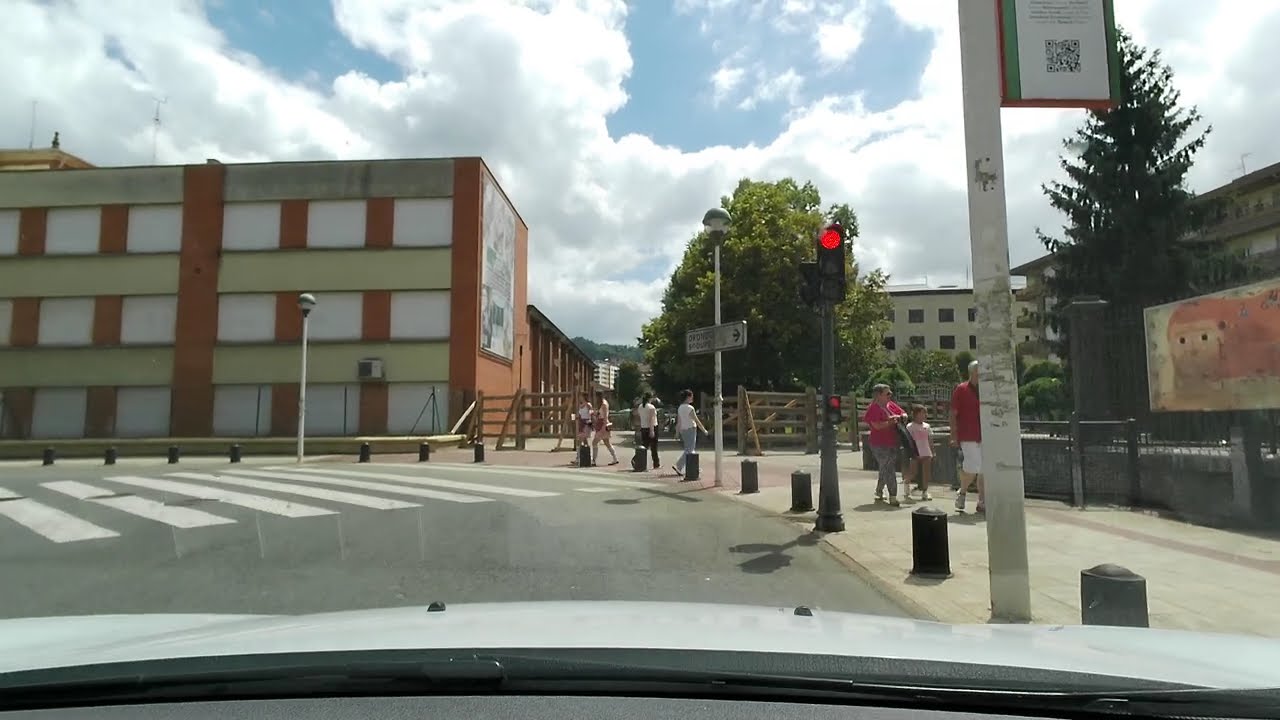 Llegada a Laudio o Llodio en fiestas