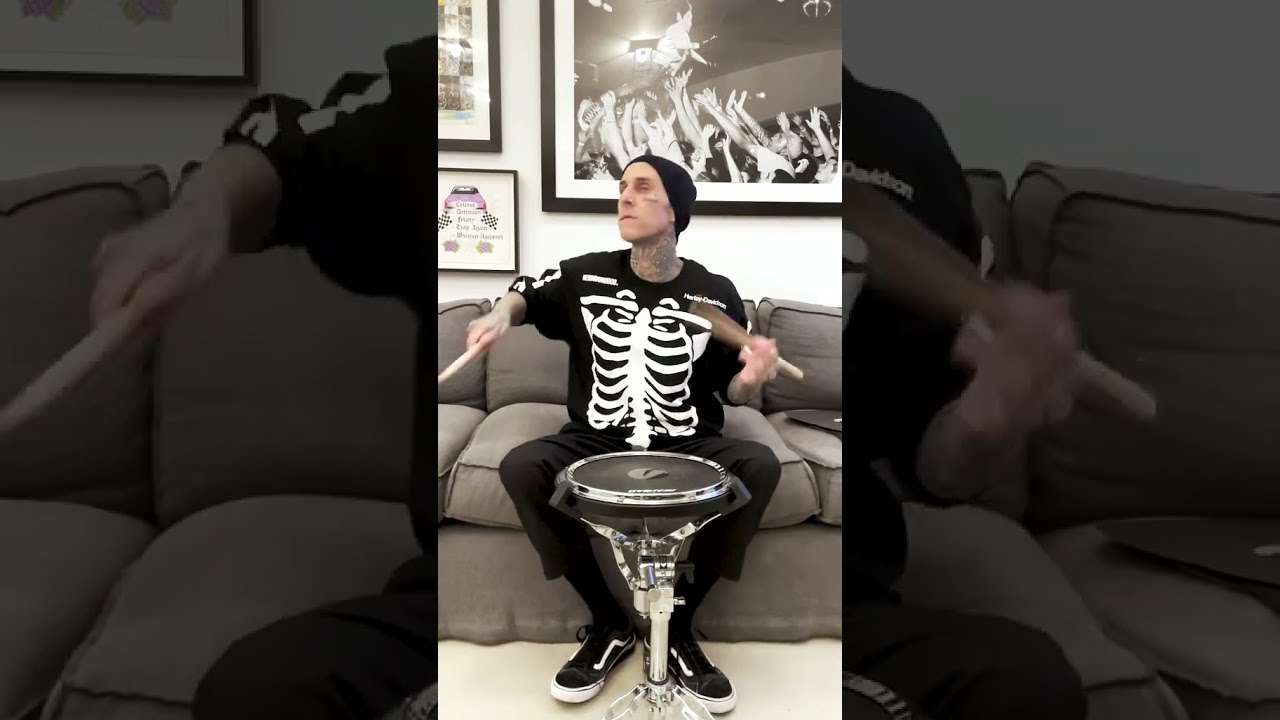 🔥 TRAVIS BARKER Showing Why He's The G.O.A.T 🐐 #shorts #shortsfeed #travisbarker #drummer