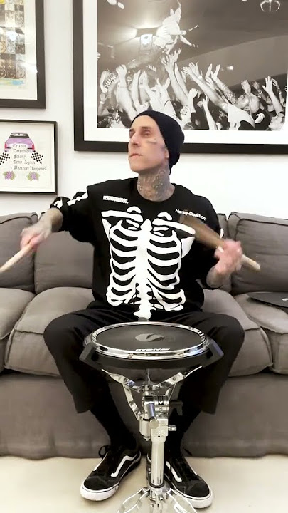 🔥 TRAVIS BARKER Showing Why He's The G.O.A.T 🐐  #shorts #shortsfeed #travisbarker #drummer