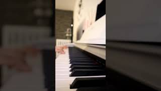 Kokun hala tenimde piyano ( Kara sevda ) Resimi