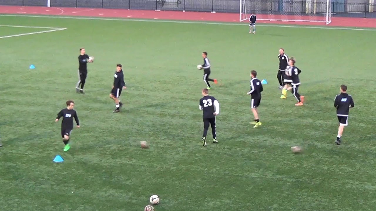 Kombinieren Wie Bayern Munchen 23 Variationen Im Passdreieck Youtube Soccer Soccer Workouts Soccer Warm Up Drills Kombinieren Wie Bayern Munchen 23 Variationen Im Passdreieck Youtube Soccer Soccer Workouts Soccer Warm Up Drills