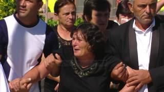 Funerali "i turpit" të një vajze - Top Channel Albania - News - Lajme screenshot 5
