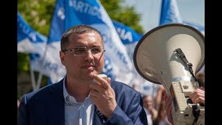 Ренато Усатый выяснил, кто стоит за угрозами его семье: им оказался Игорь Додон Ренато Усатый выяснил, кто стоит за угрозами его семье: им оказался Игорь Додон