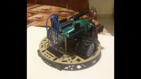 Maze solving robot
