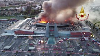 Maxi incendio alla Coop di Ponte a Greve: le fiamme viste dal drone