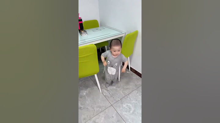 爸爸假装触电，小兜兜临危不乱，用棍子关电闸，成功解救爸爸！#cute #baby #funny #comedy