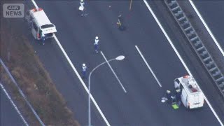 東北道で車が路上の男性と衝突　男性は死亡　現場付近は一時通行止め(2025年12月29日)