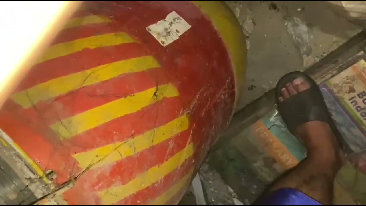  BAU BUSUK DARI RUANG SEBELAH YANG MAKIN MENYENGAT