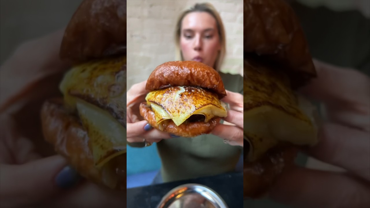 The FRENCH ONION SOUP BURGER from DBG in Philadelphia, PA! 🍔🧅🧀🔥🤤 Tis the season! #DEVOURPOWER