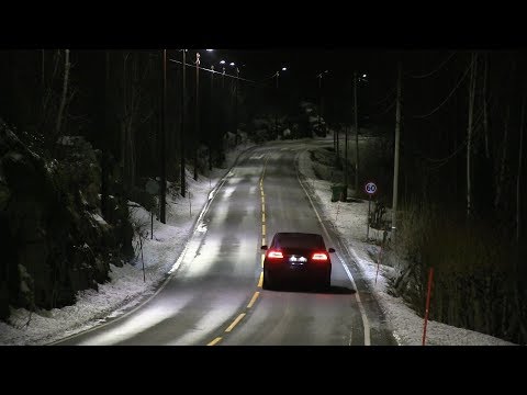 Energy saving auto dimming street lights